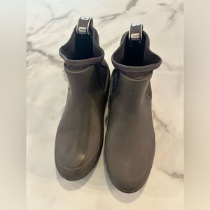 Uggs rain boots